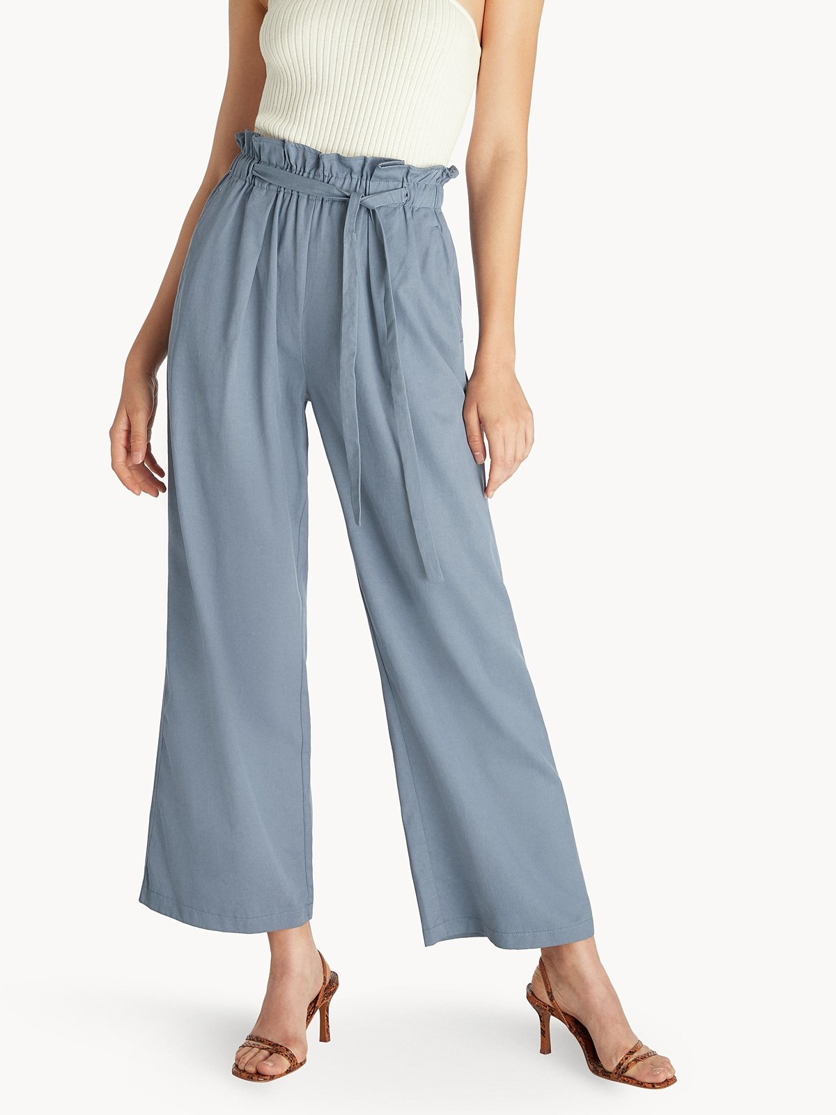 Baggy paperbag trousers top
