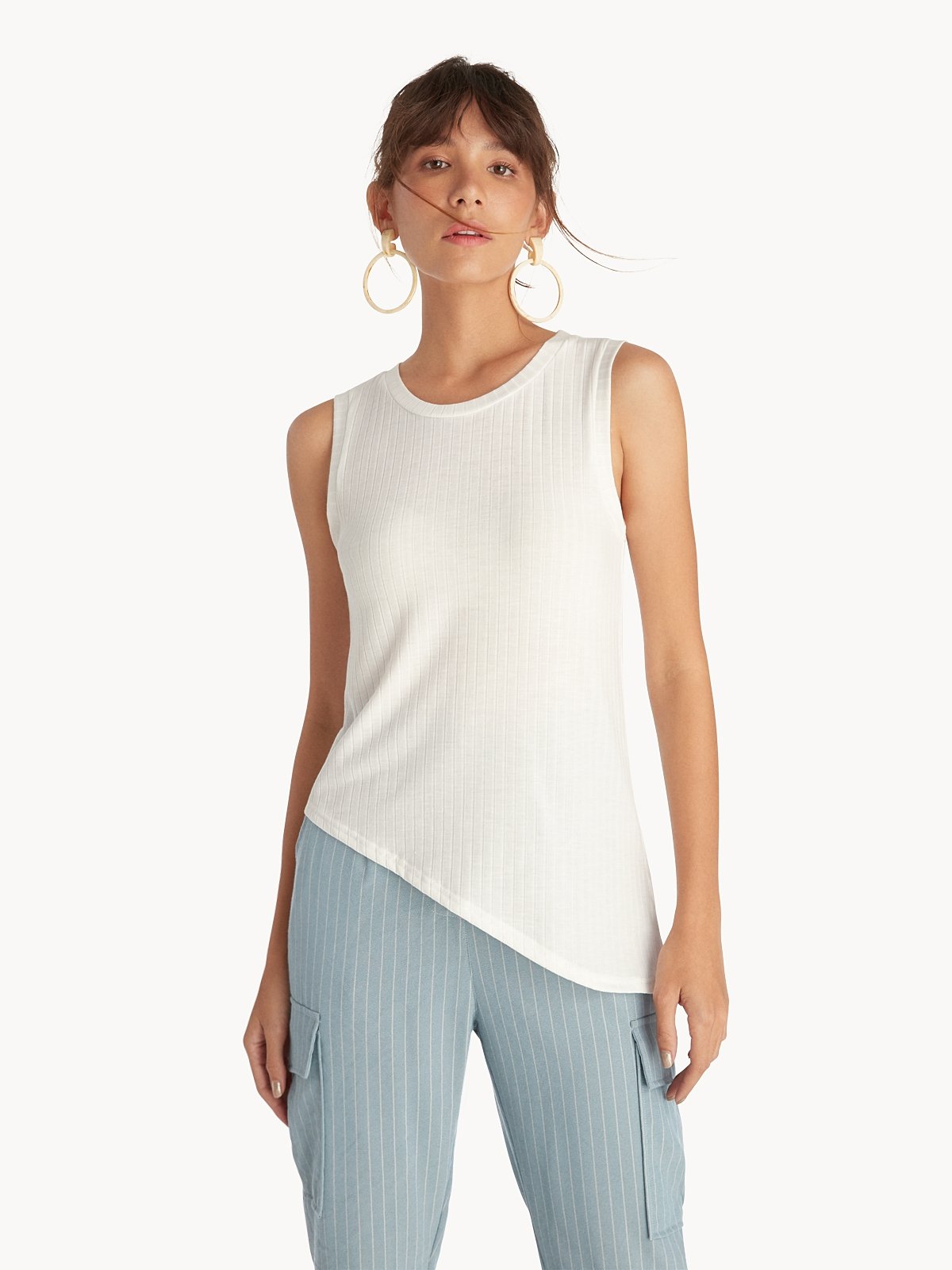 Stylish White Asymmetrical Solid Spandex Tank Sleeveless