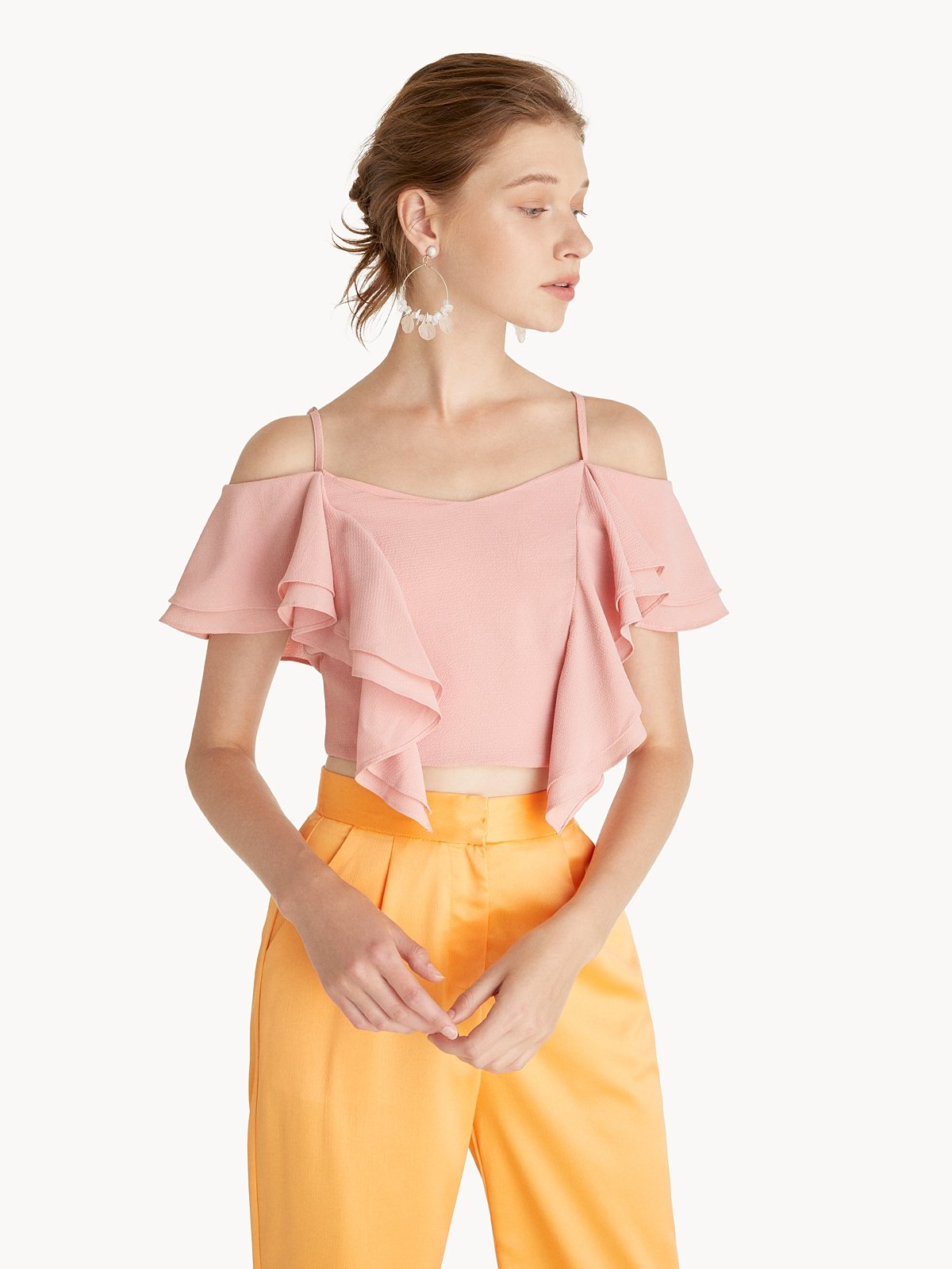 Shoulder open outlet tops