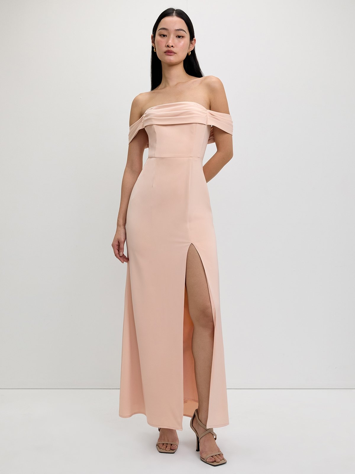 pomelo pink color dress Available for Rent  Color: Pomelo Pink Perfect for Debut and Prom Size:  27-32 Waistline Rent Fee : 3,500 Pesos Security Deposit: 500 Pesos  (Refundable) *Free use of petticoat Send us a