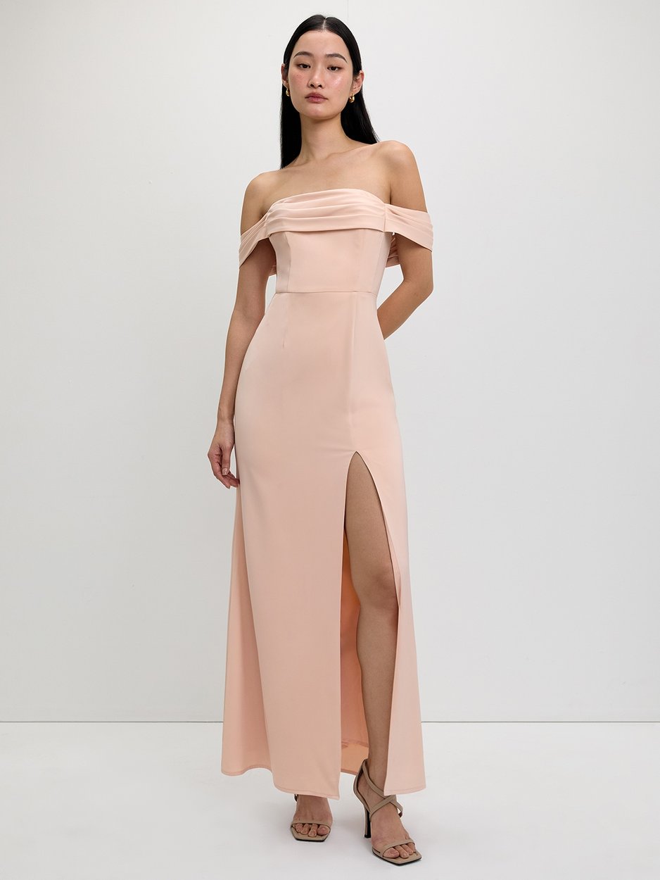 pomelo pink color dress Available for Rent Color: Pomelo Pink Perfect for Debut and Prom Size: 27-32 Waistline Rent Fee : 3,500 Pesos Security Deposit: 500 Pesos (Refundable) *Free use of petticoat Send us a