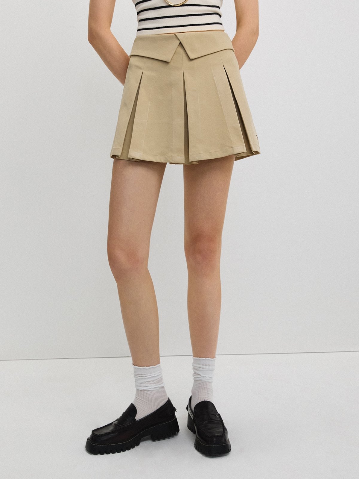 Fold-Over Waistband Pleated Mini Skirt - Beige - Pomelo Fashion