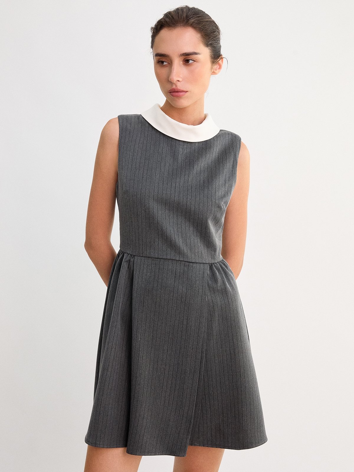 【ANDRESD】pinstripe sleeveless dress グレー Contrast Collar Pinstripe Sleeveless Mini Dress - Mid Grey