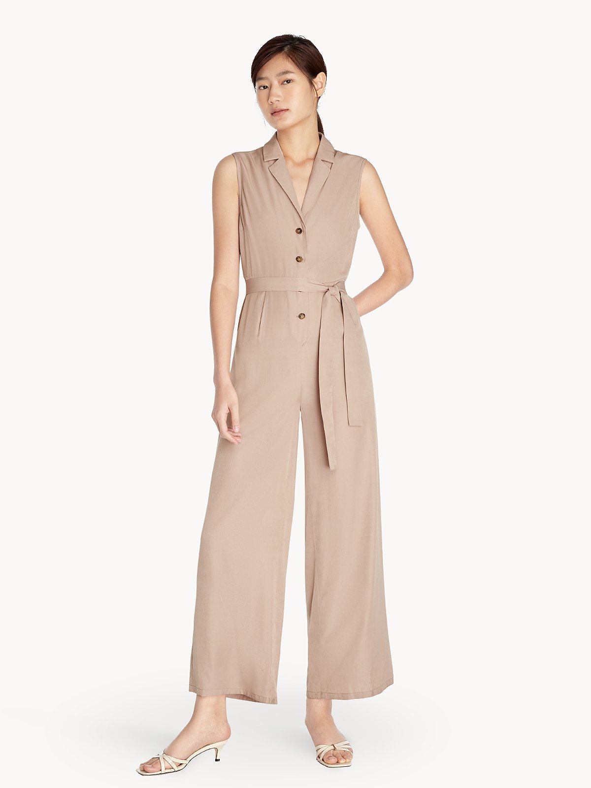 Sleeveless Jumpsuit with Waist Tie for a Timeless Tailored Fit