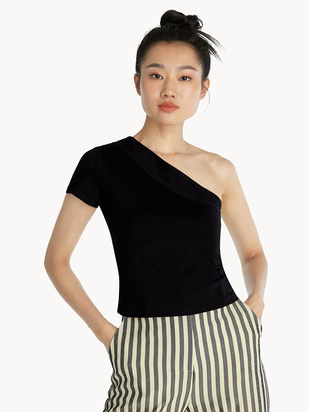 Black one shoulder top zara 2025