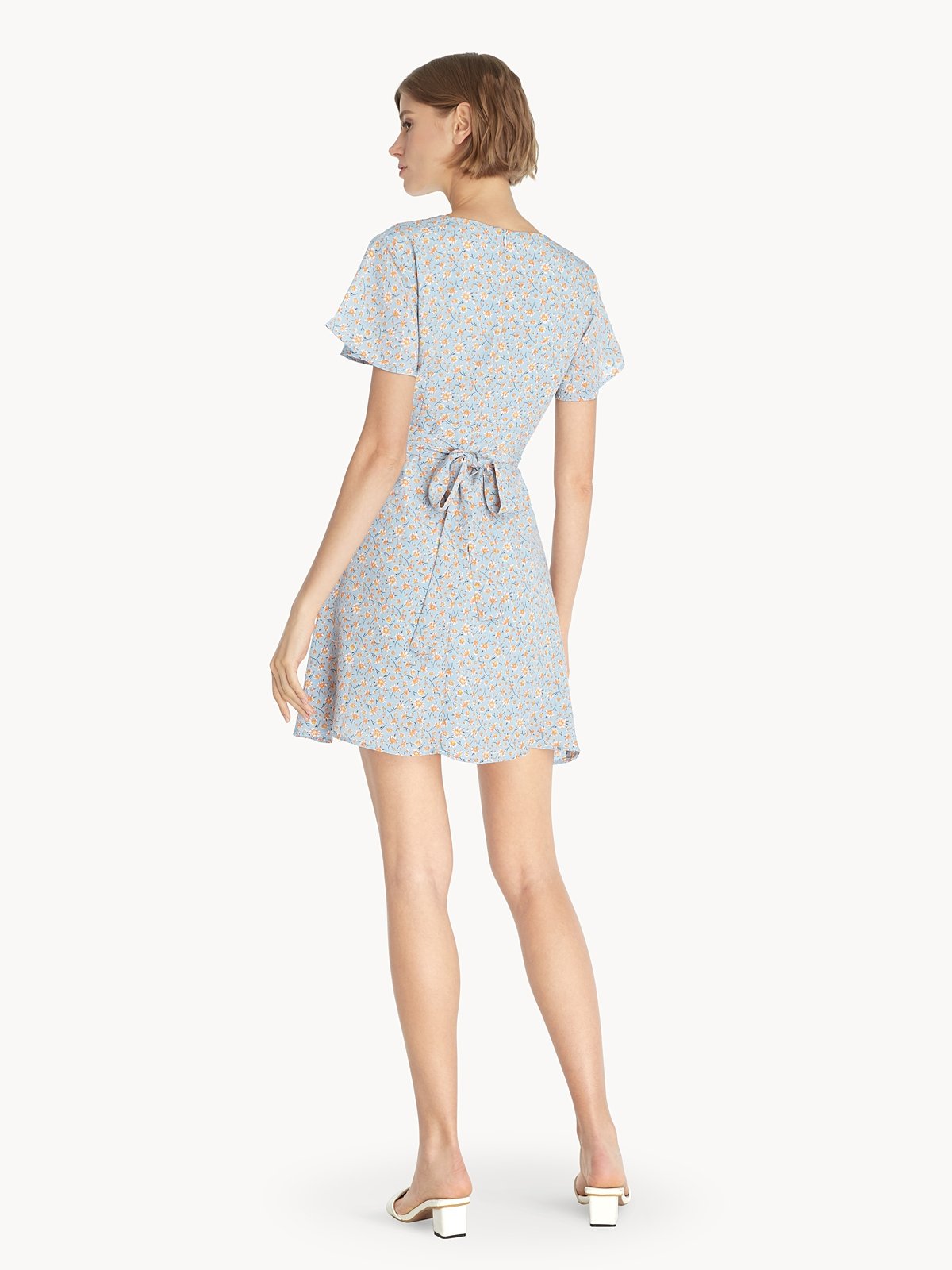 H&m blue floral wrap dress hotsell
