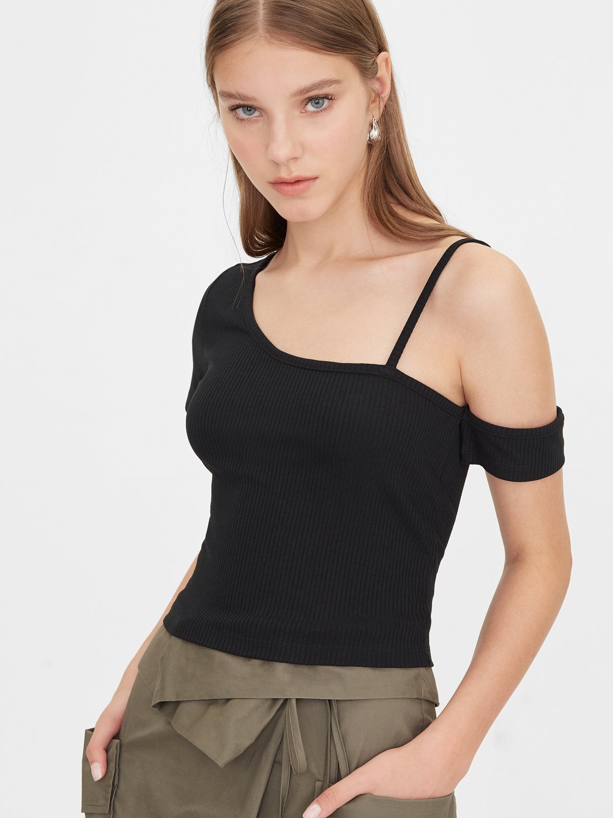 One strap black 2025 top
