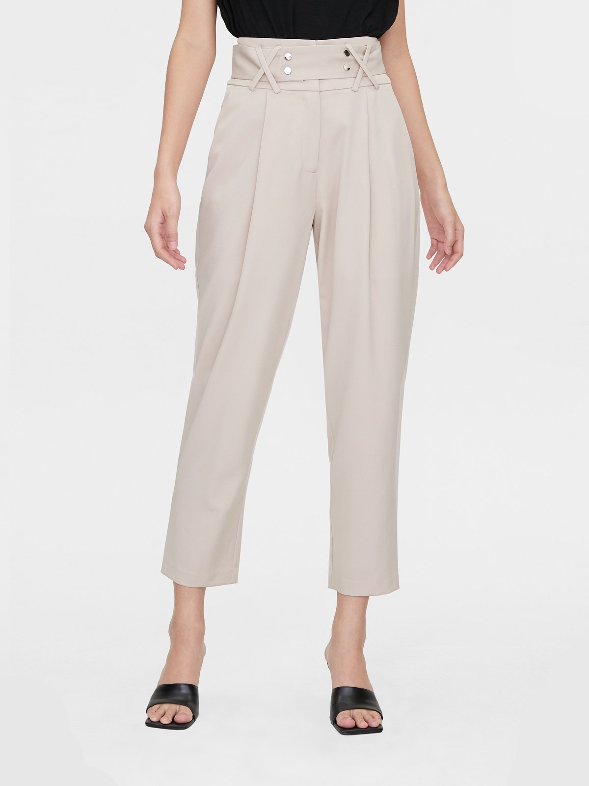 White high waisted pleated pants top