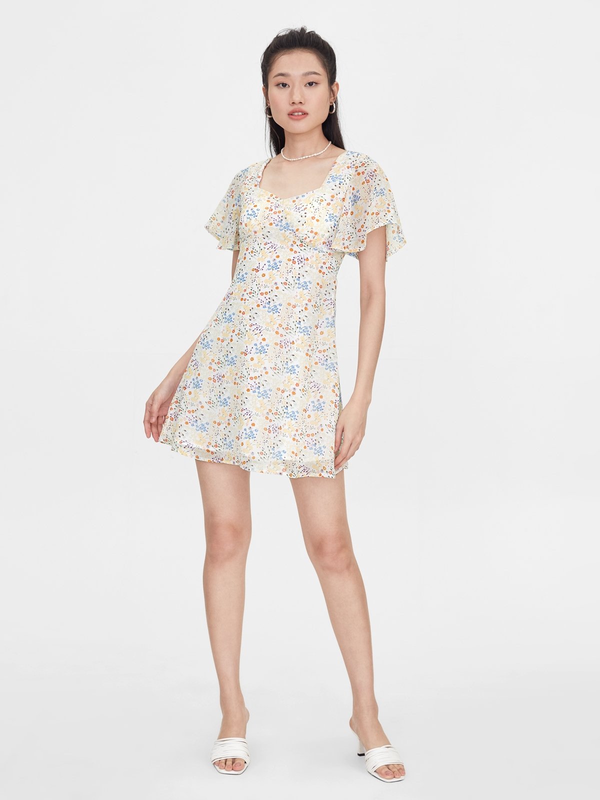 White floral discount short sleeve dress