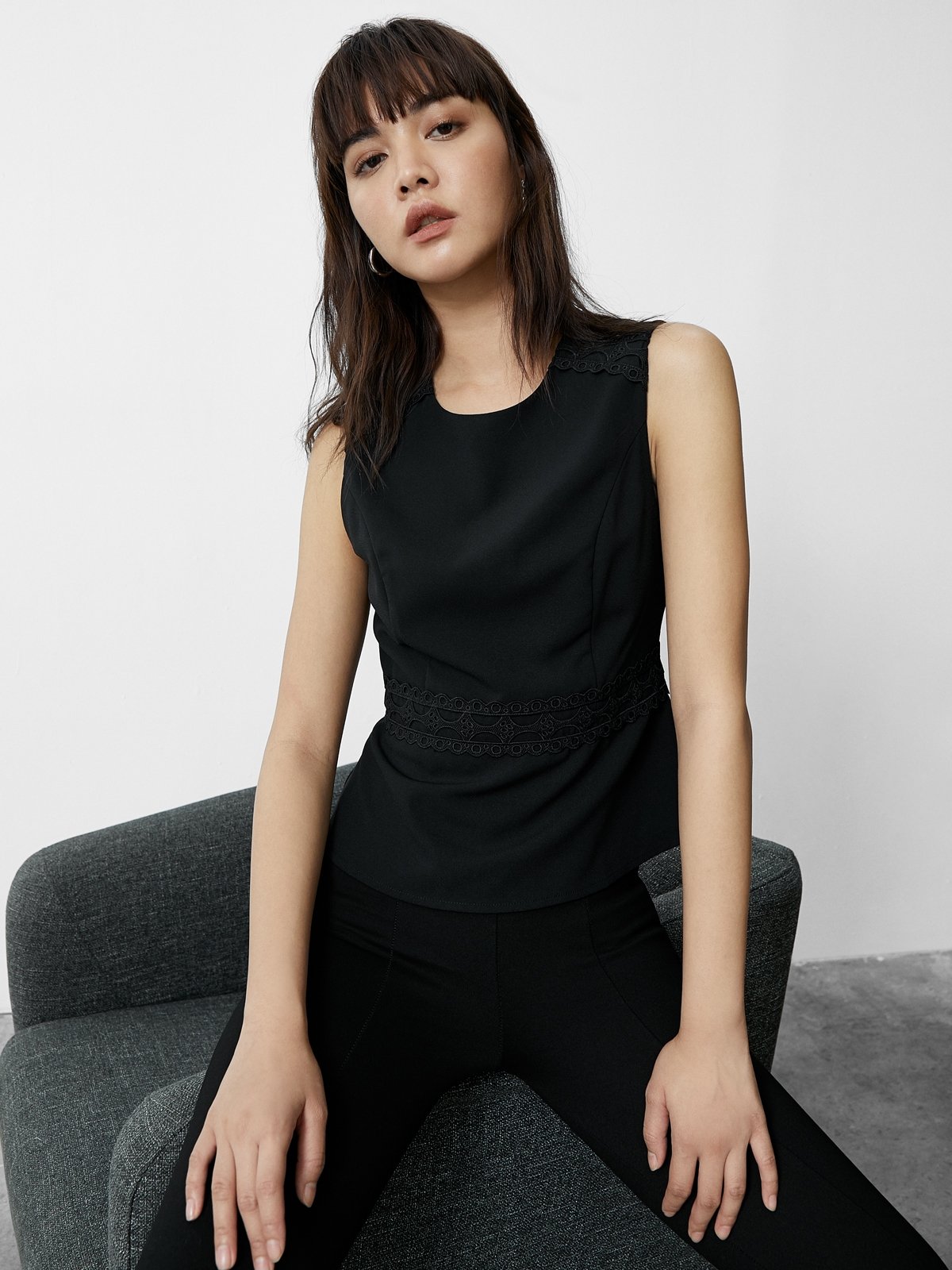 Black sleeveless peplum top outlet