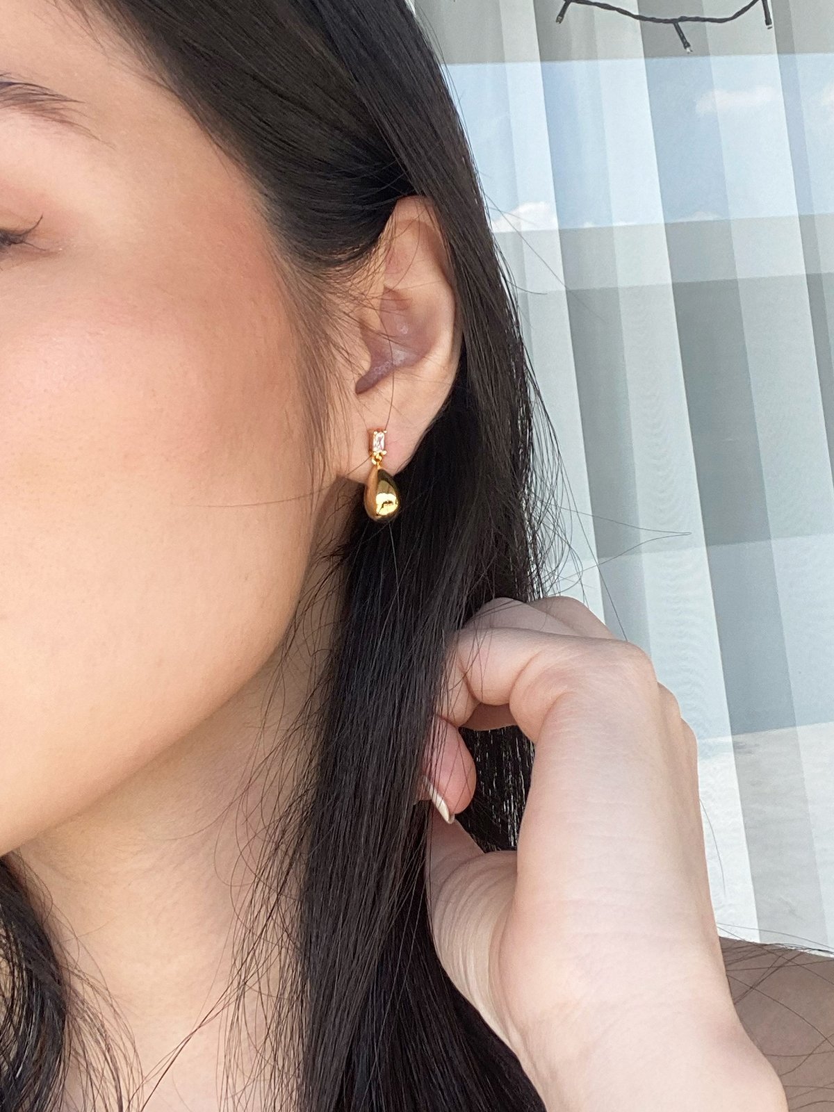 Teardrop stud earrings gold hotsell