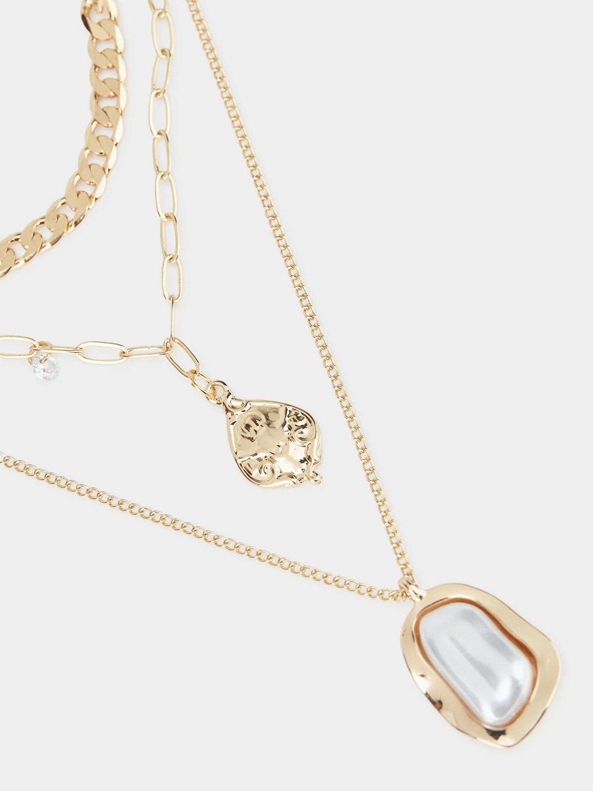 Gold pendant hotsell for pearl necklace