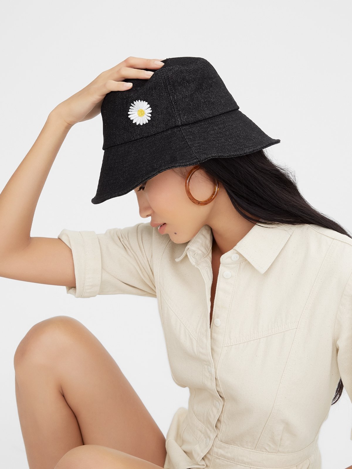 Embroidered Daisy Bucket Hat - Black 