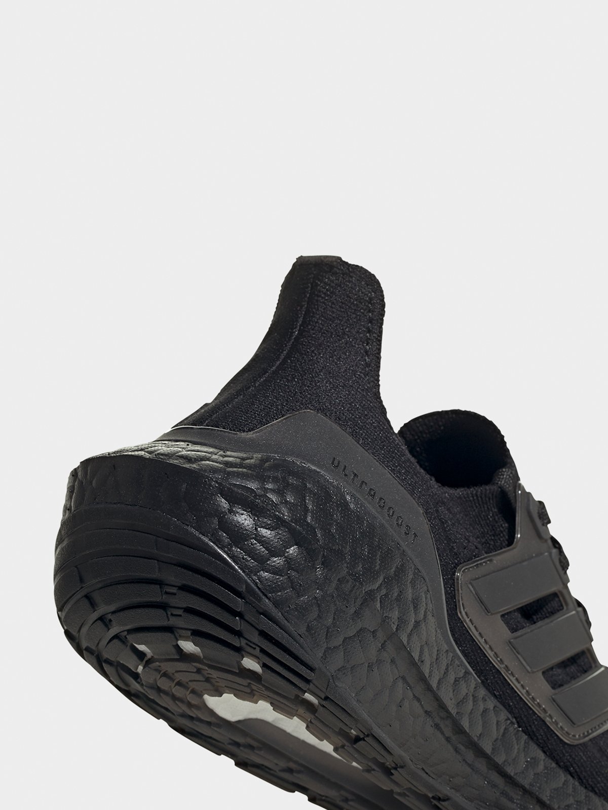 Ultra boost core cheap black 2.0 ราคา