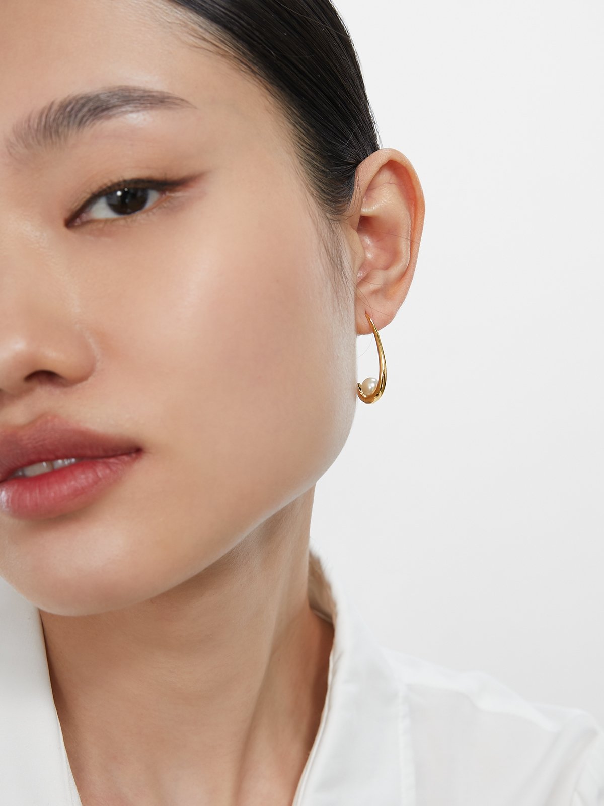 Gold top moti earrings