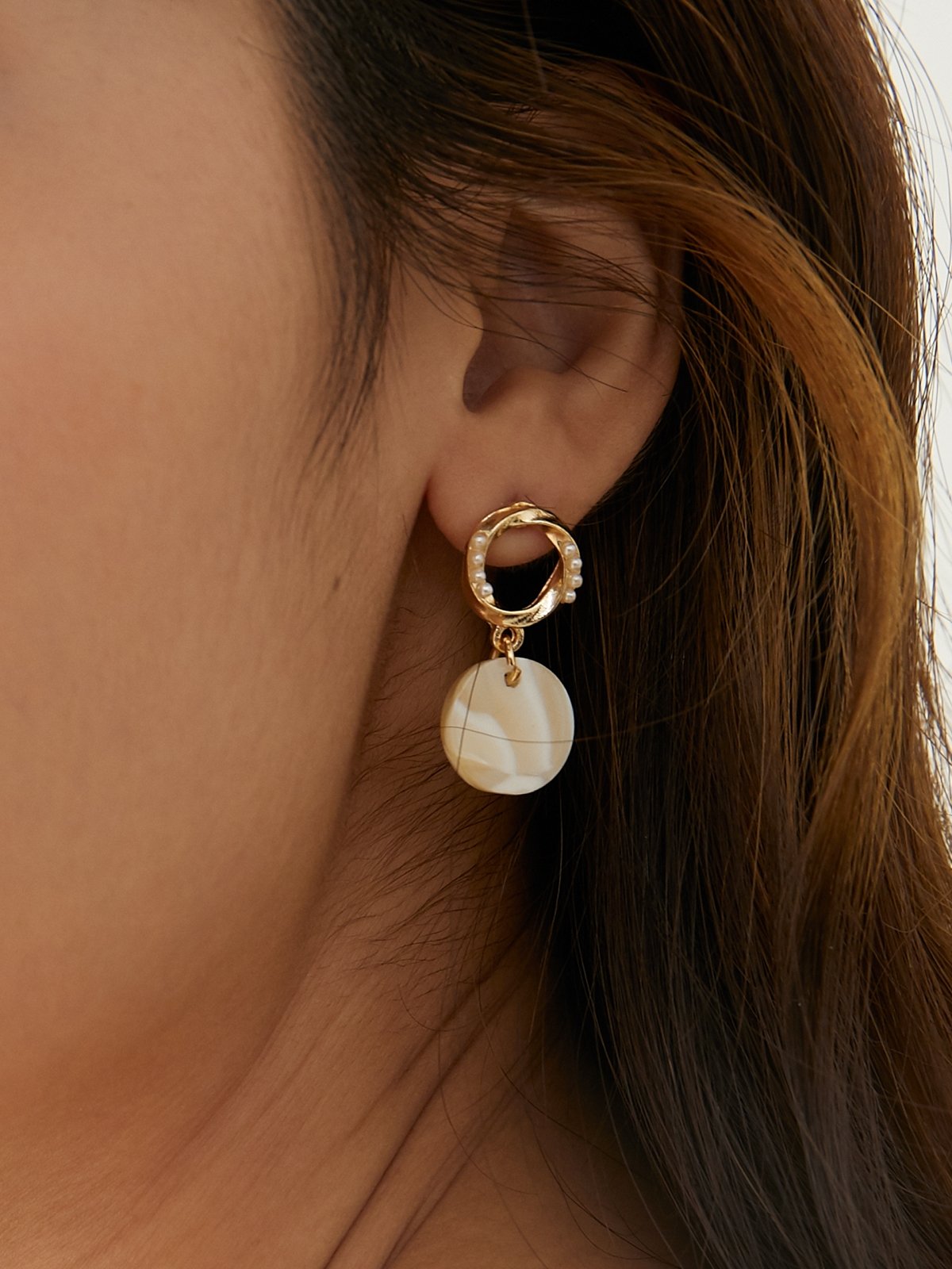 Gold drop earrings with pearls discount