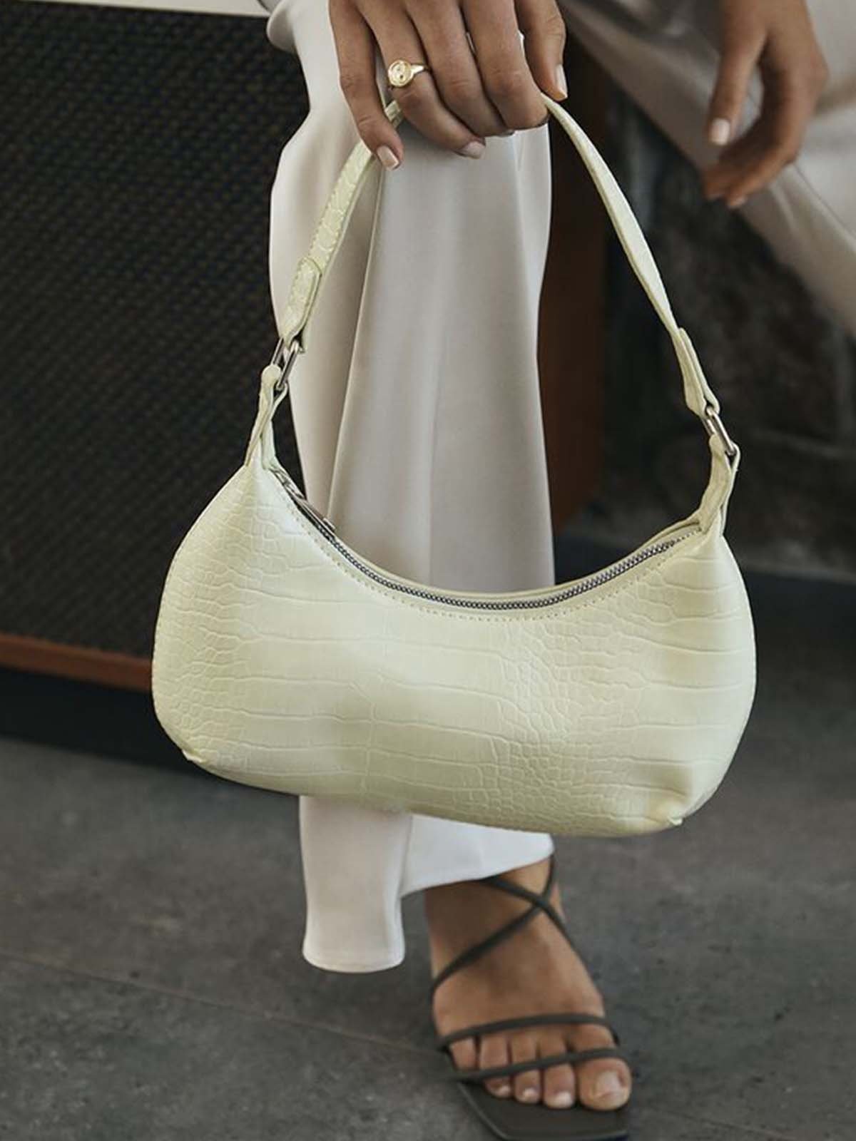 Baguette bag store cotton on