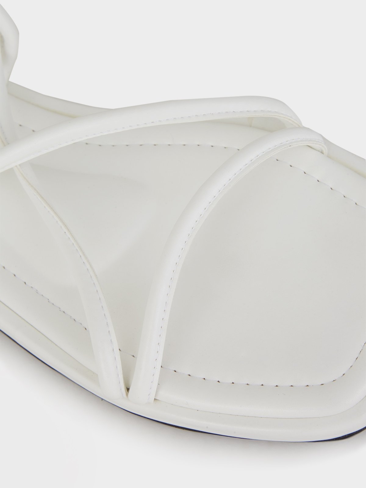 Are white sandals in style 2019 top