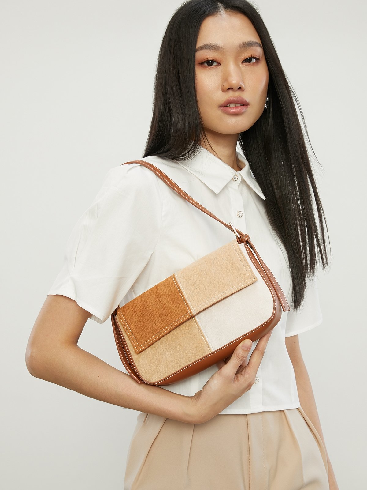 Checkered shoulder outlet bag