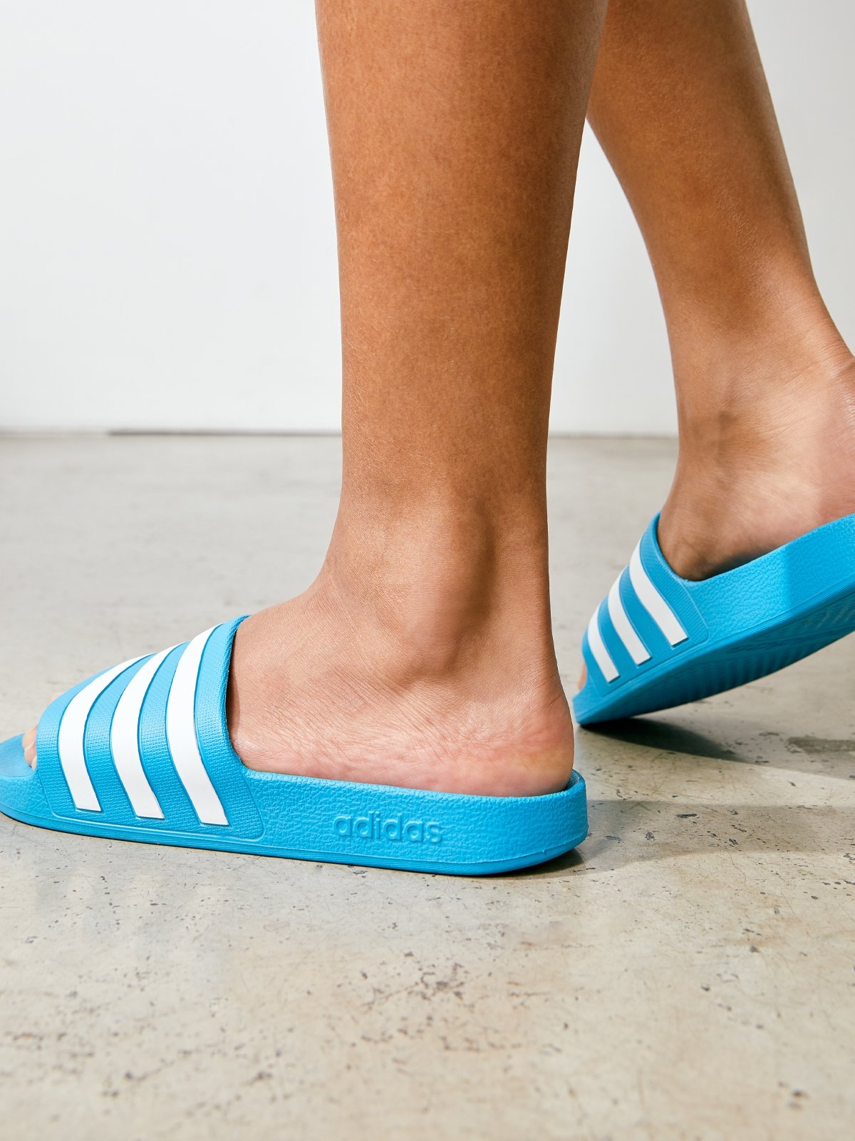 Adidas adilette blue white on sale