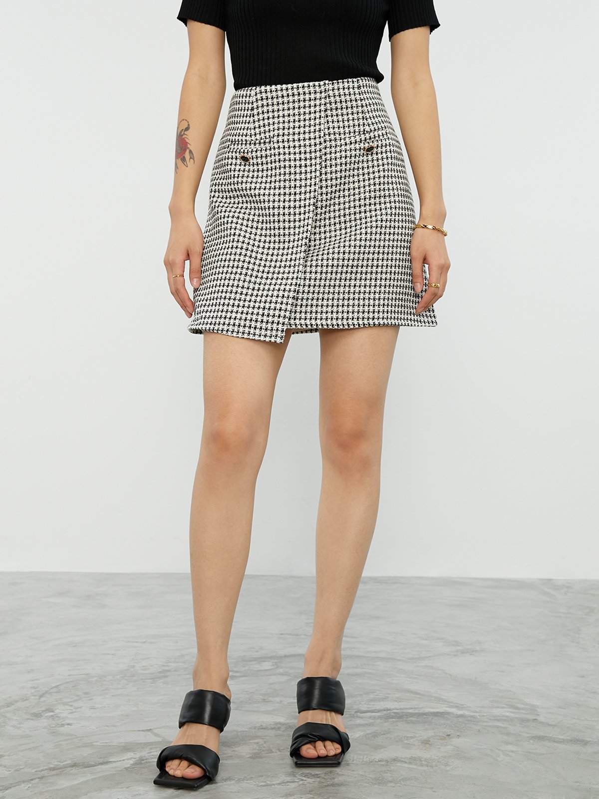 Black houndstooth print 2024 wrap mini skirt