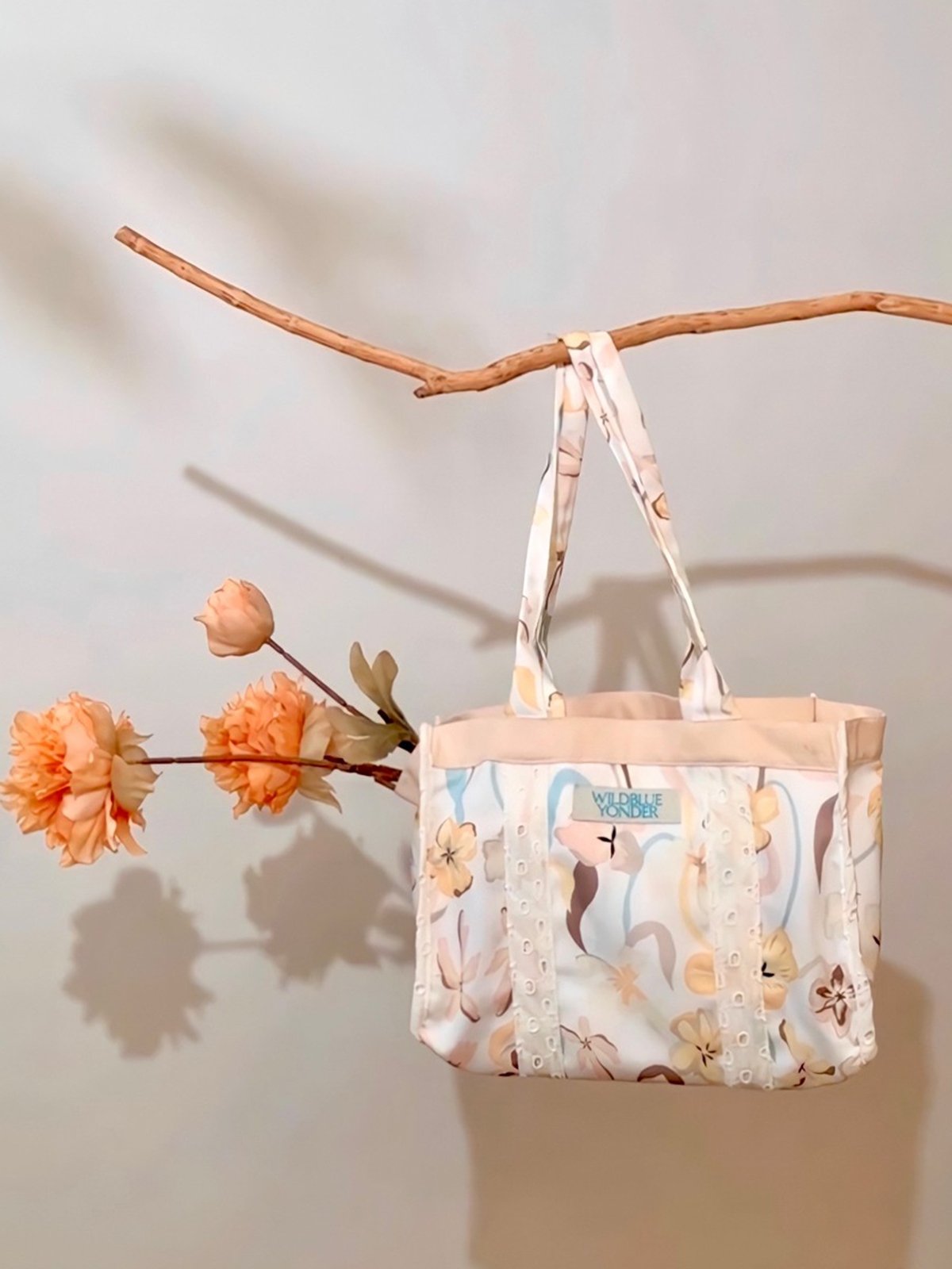 The cake traveler tote bag deals
