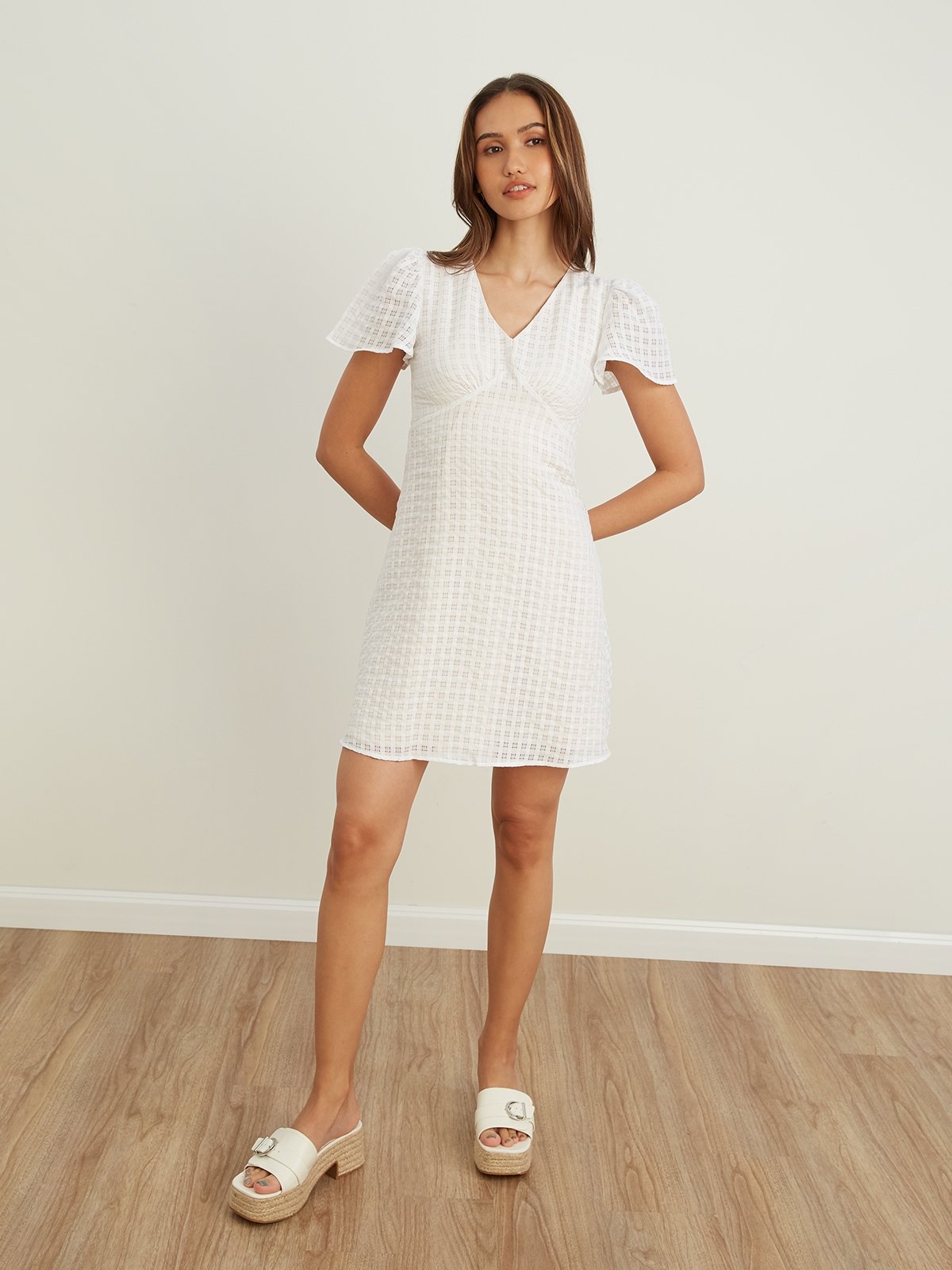 White short on sale sleeve mini dress