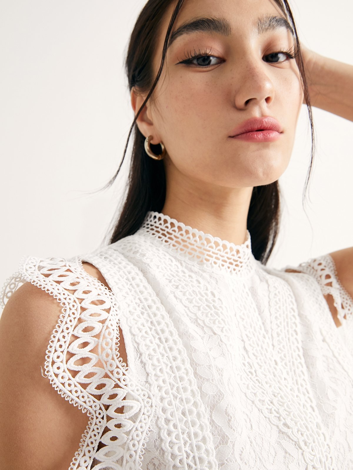 White lace sales up top