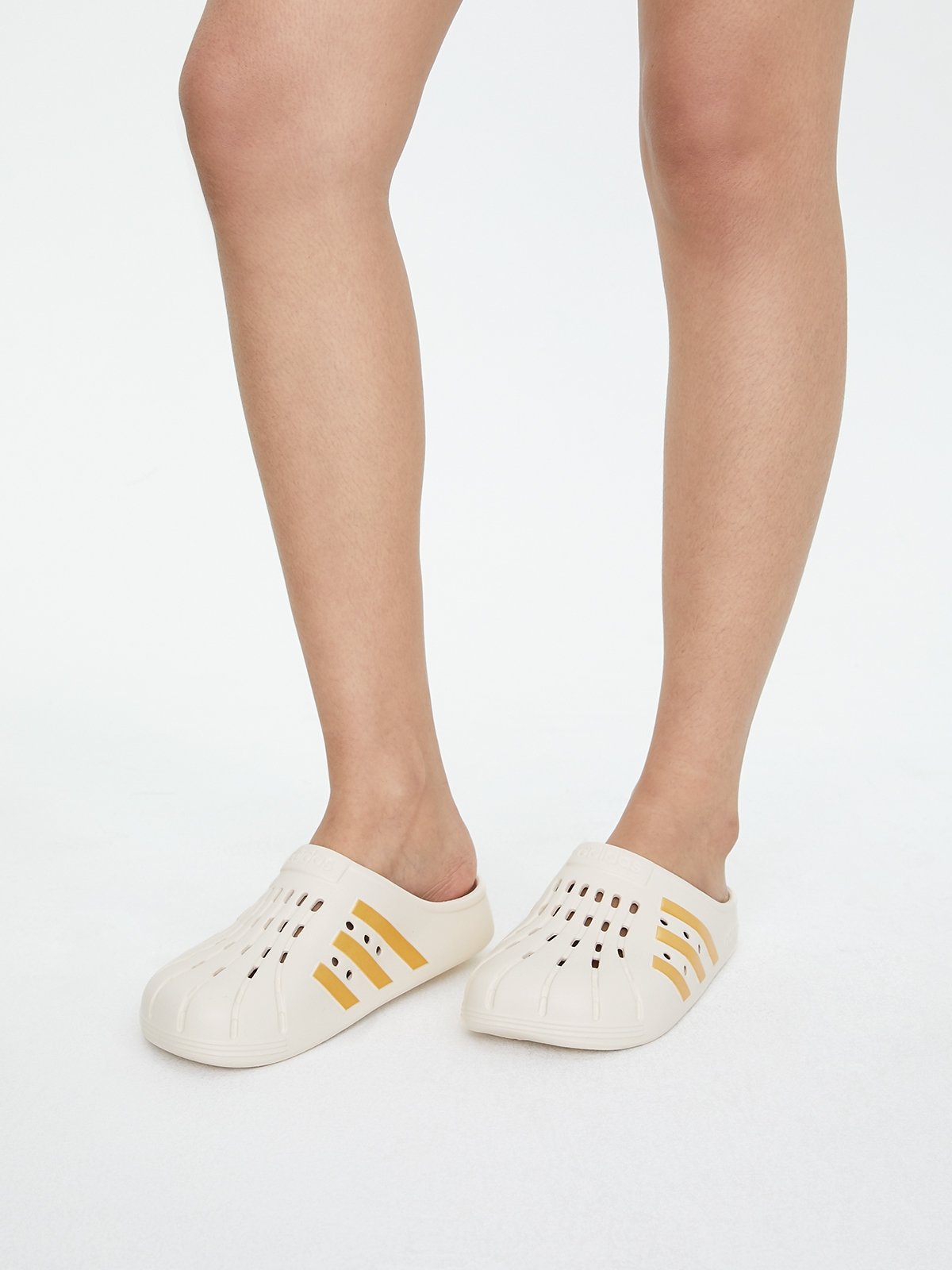 Adidas adilette clearance gold