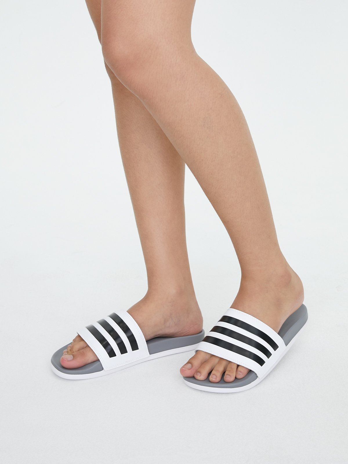 Adidas duramo slide core black top