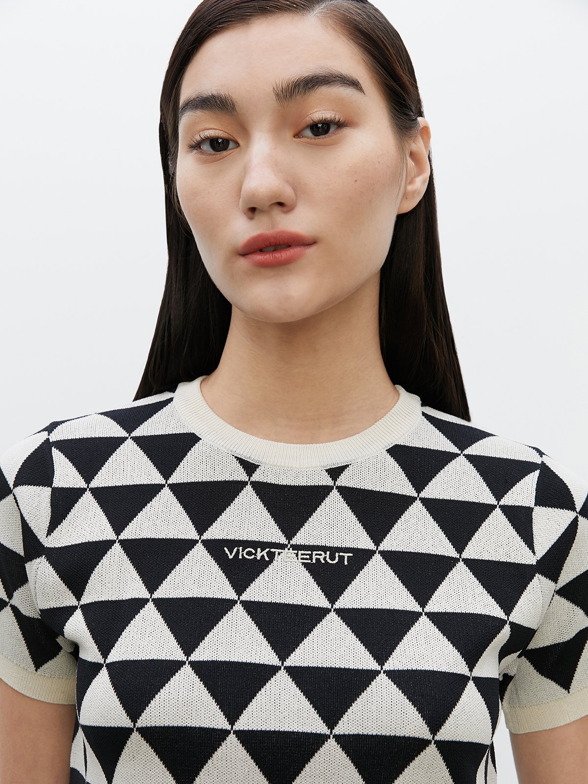 VICKTEERUT X Pomelo Triangle Crop Tee Black Pomelo Fashion vickteerut-x-pomelo-triangle-crop-tee-black-pomelo-fashion