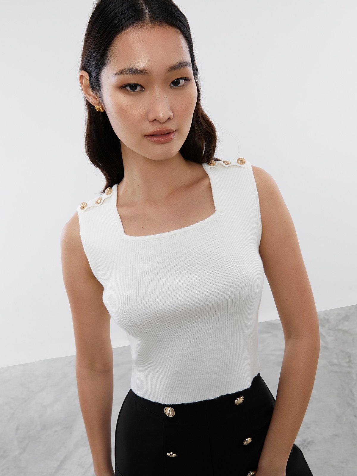 sustainable-shoulder-buttoned-tank-off-white-pomelo-fashion