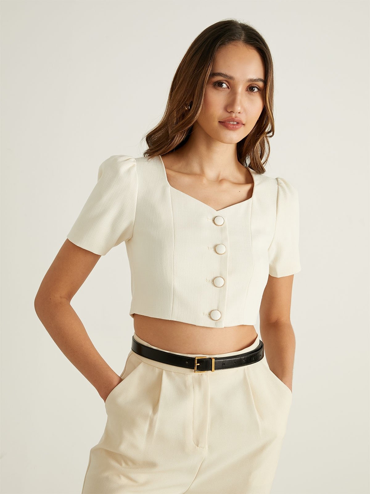 short-sleeve-sweetheart-blouse-beige-pomelo-fashion