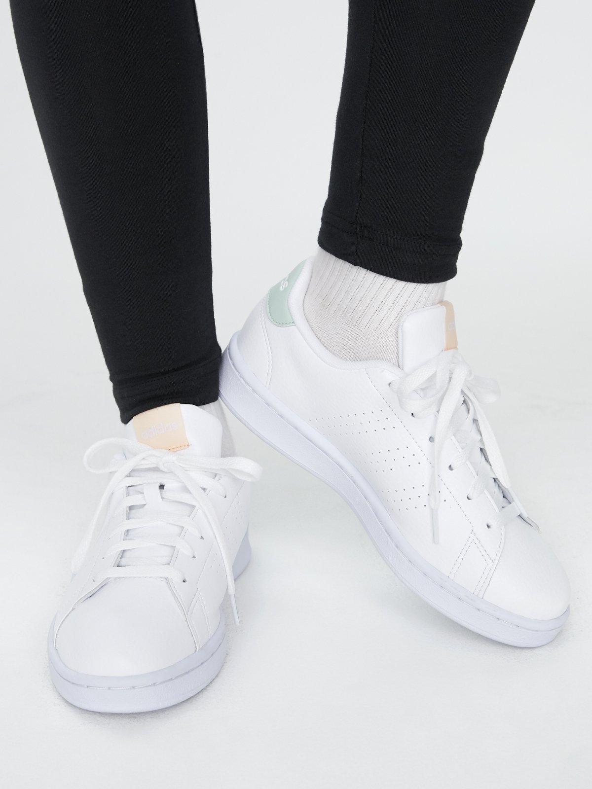 Advantage Shoes FTWR White Pomelo Fashion