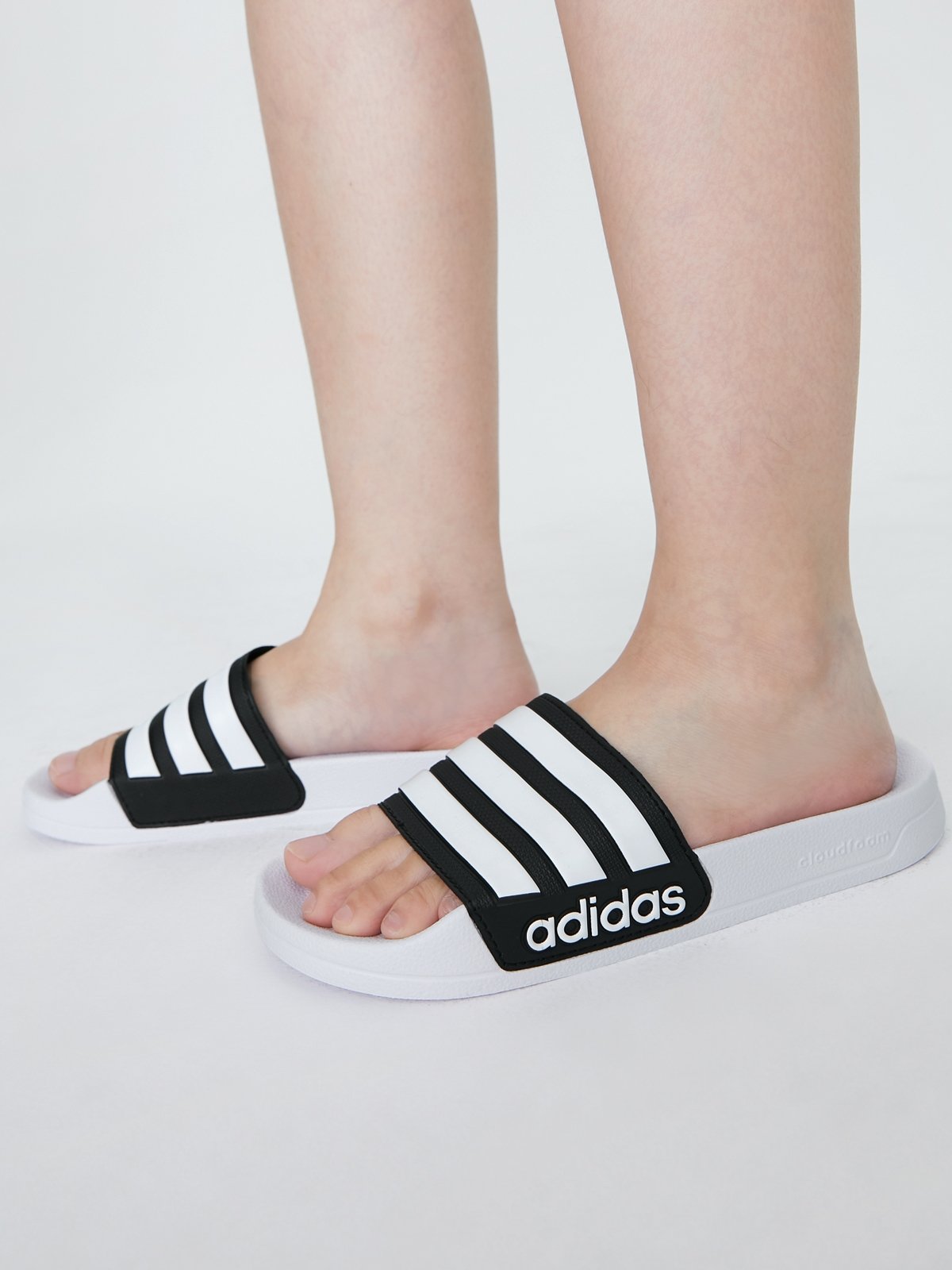 Adidas adilette black white outlet
