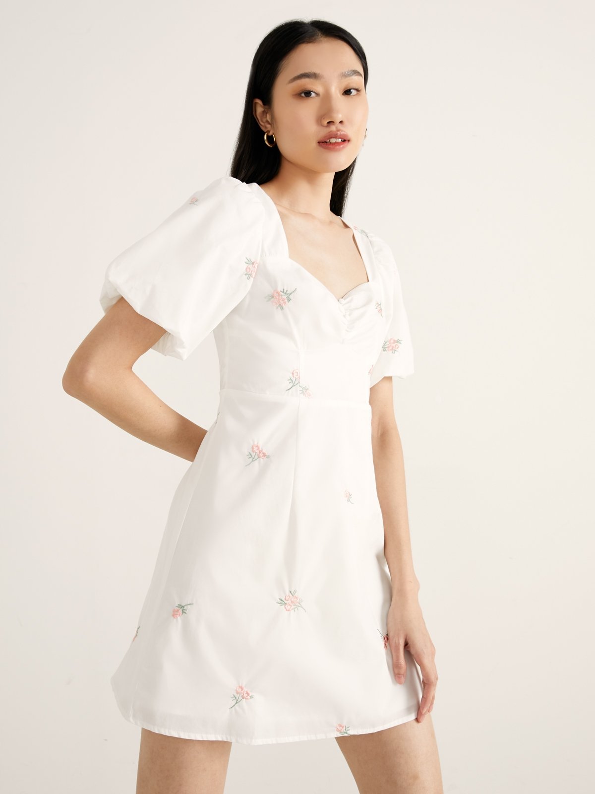 White short dress with flowers top