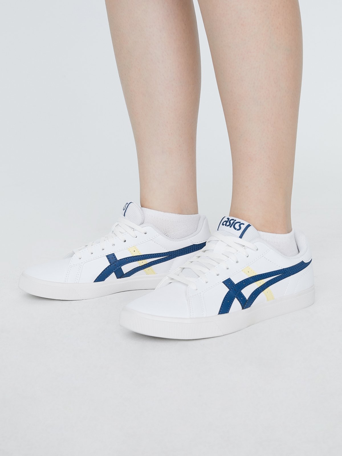Classic CT Low Top Sneakers White/Light Indigo Pomelo Fashion