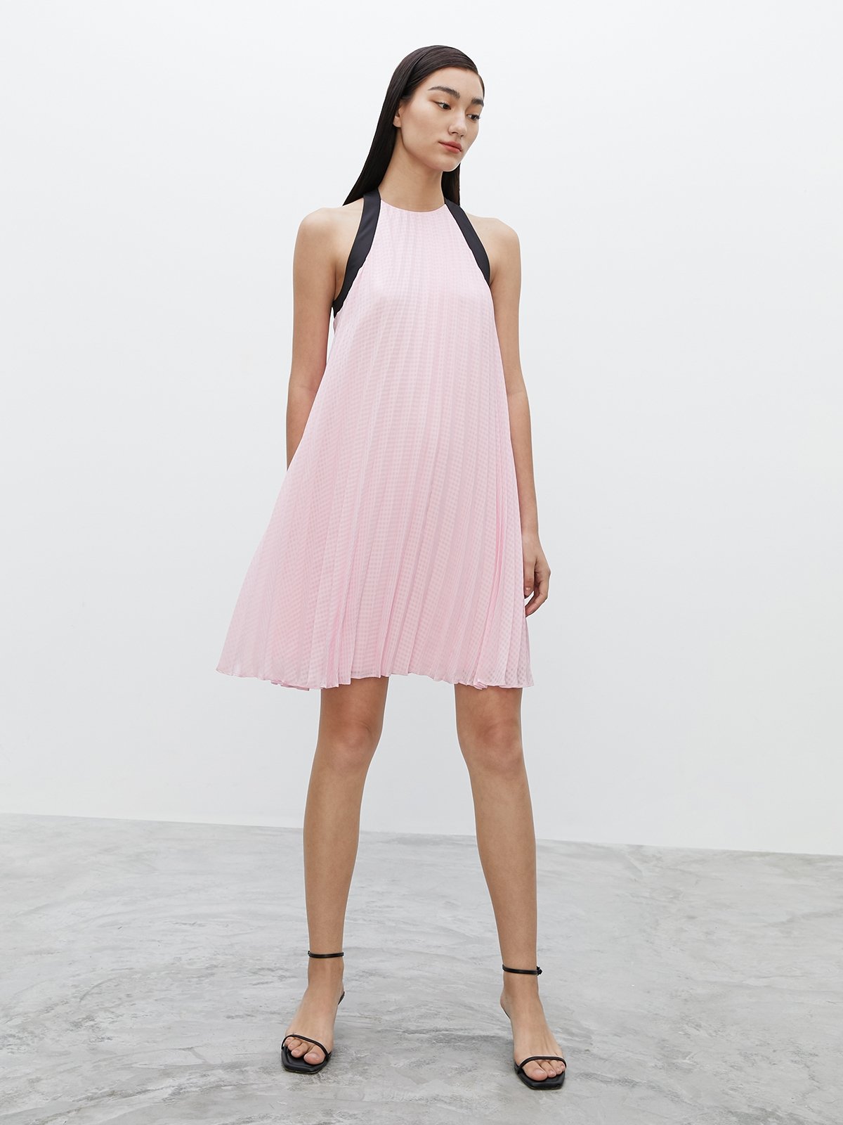 VICKTEERUT x Pomelo Sustainable Halter Pleated Dress Pink Pomelo