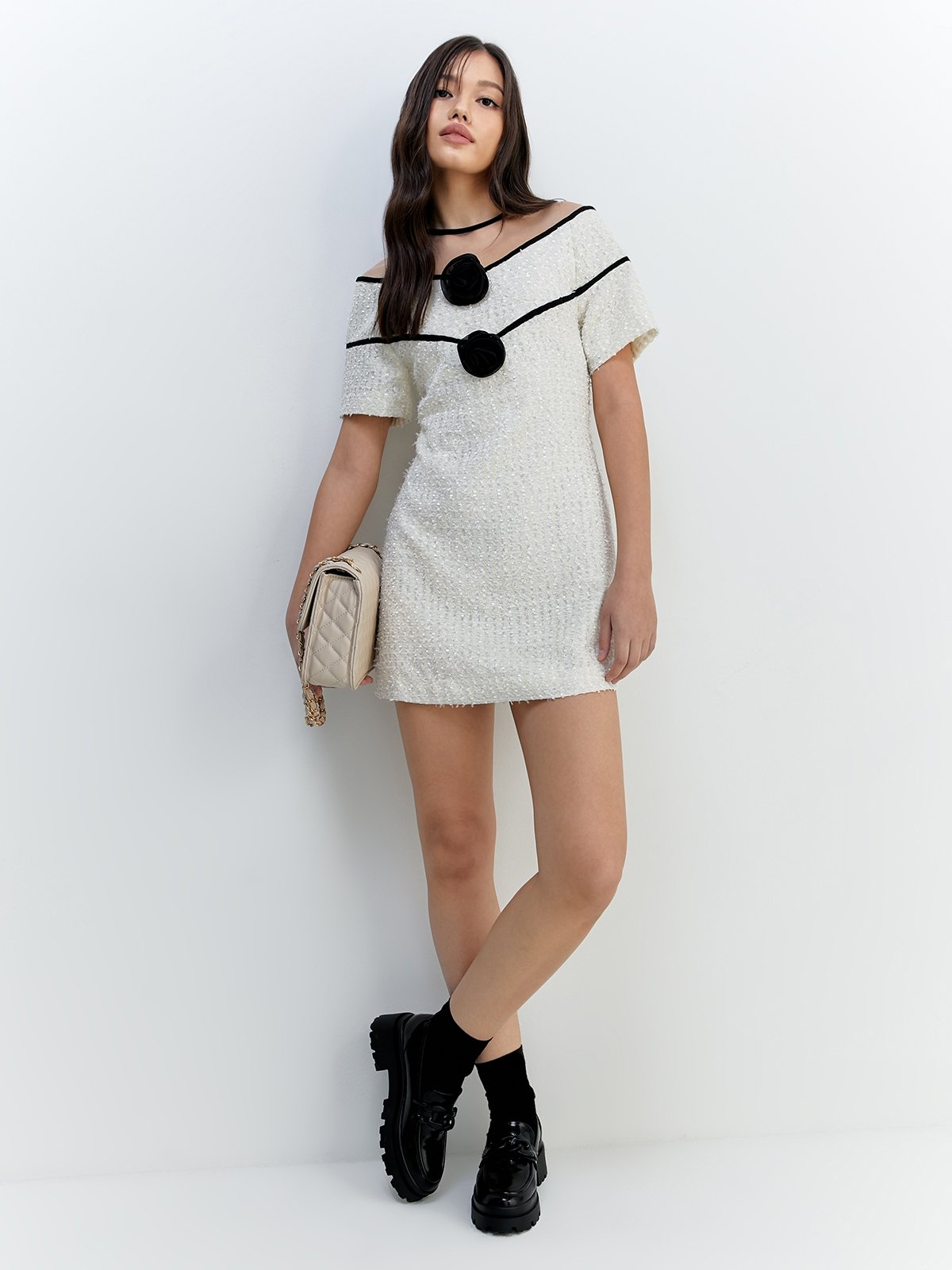 VICKTEERUT x Pomelo Black Rose Short Sleeve Dress White Pomelo Fashion