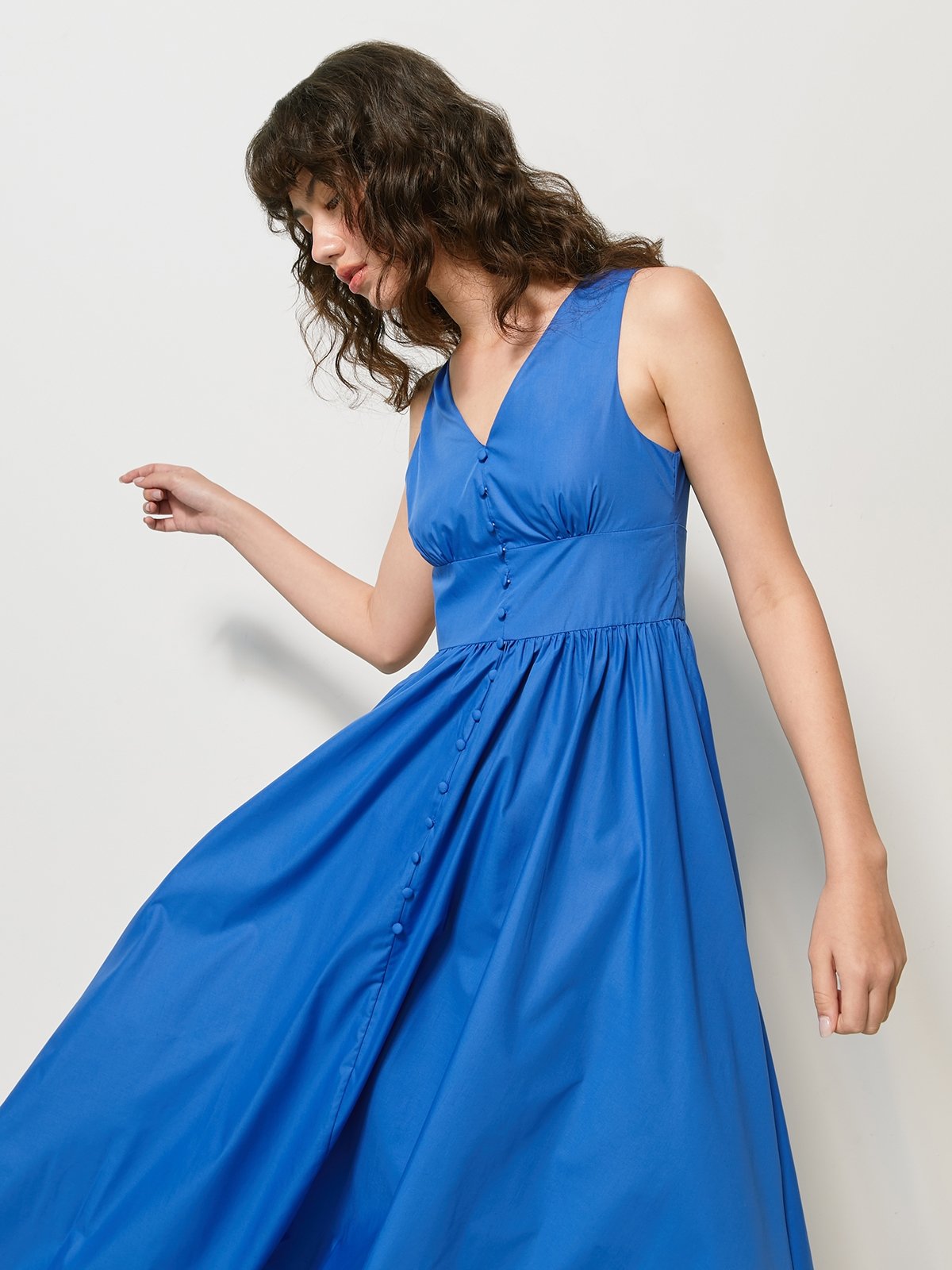 v-neck-button-maxi-dress-blue-pomelo-fashion