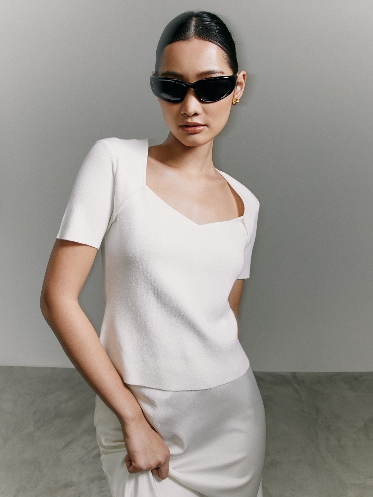 White v neck knit sale