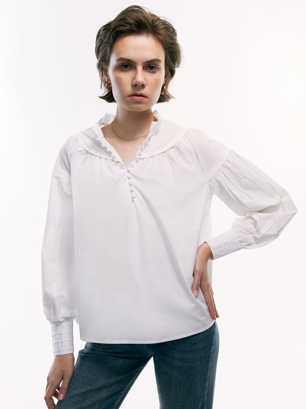 White ruffle outlet collar blouse