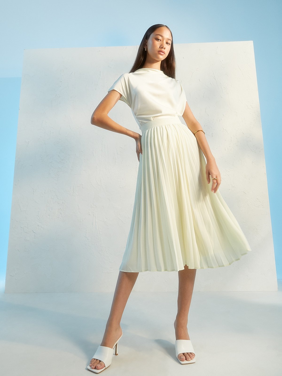 Long pleated maxi skirt cream 2025