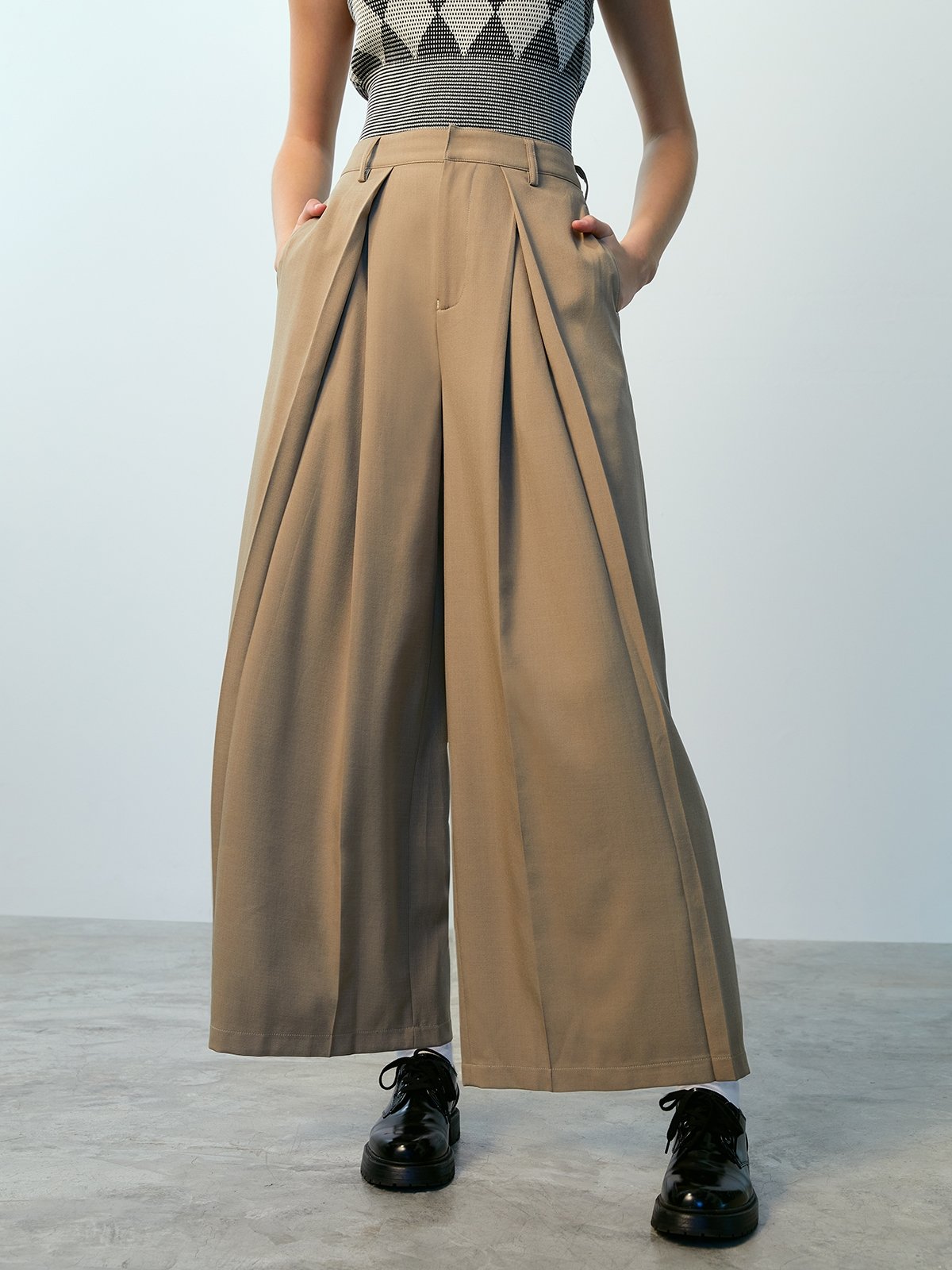 Pleated waist pants on sale