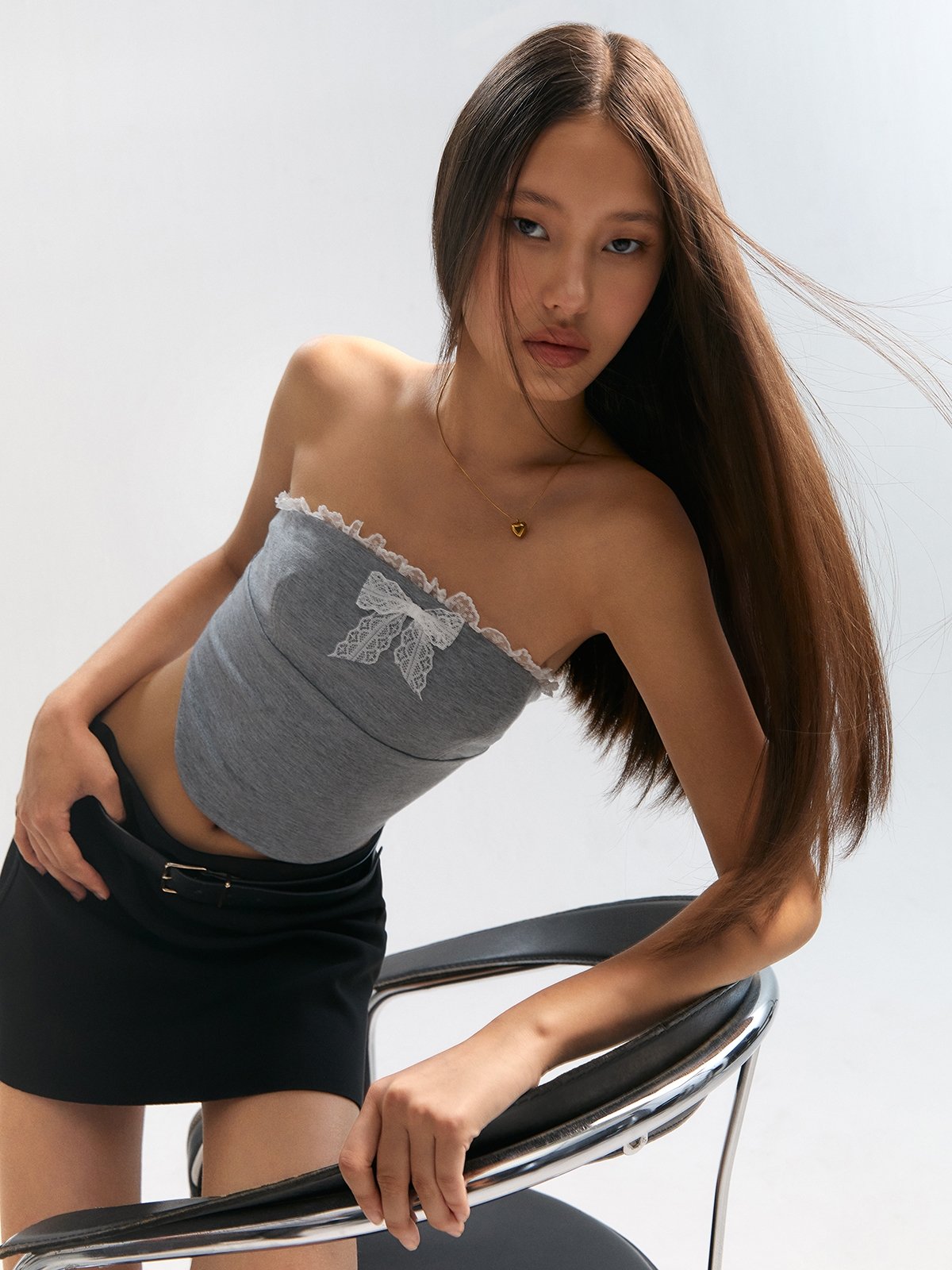 lace-trim-detail-tube-top-with-feminine-lace-bow-motif-mid-grey