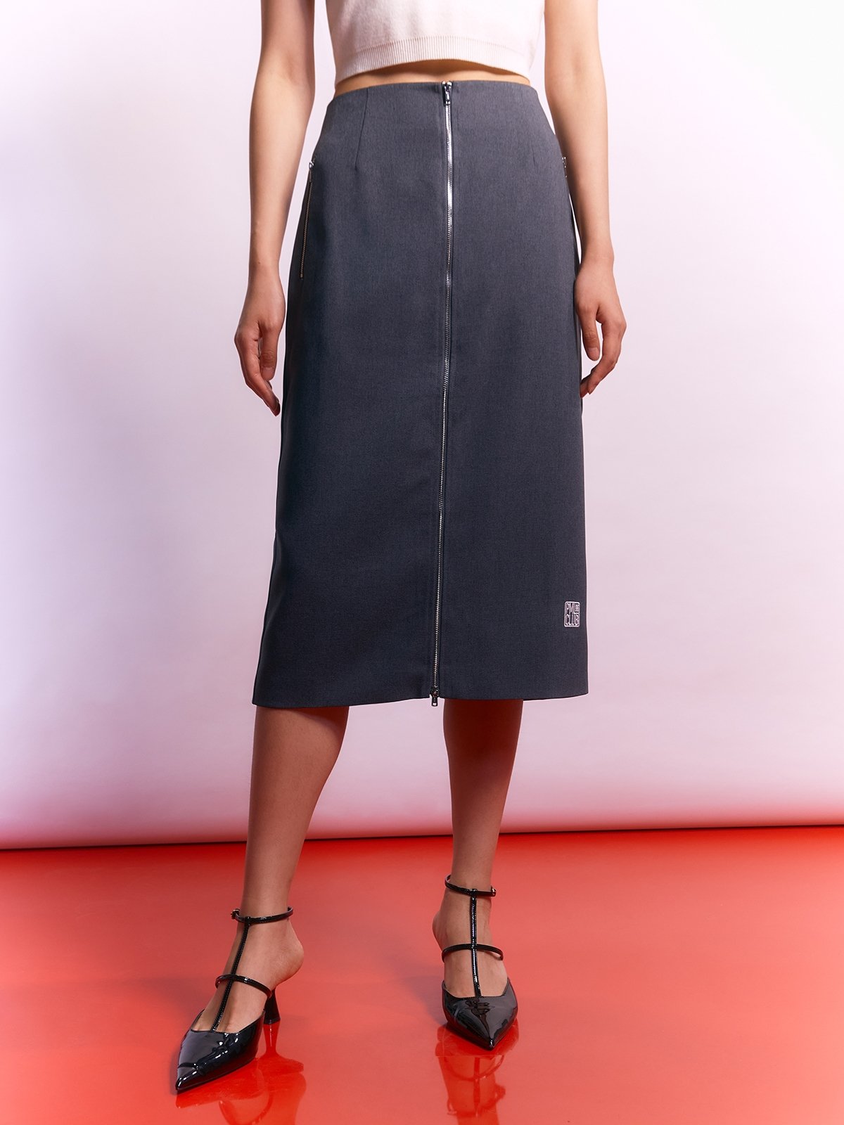 Long skirt with zipper front outlet