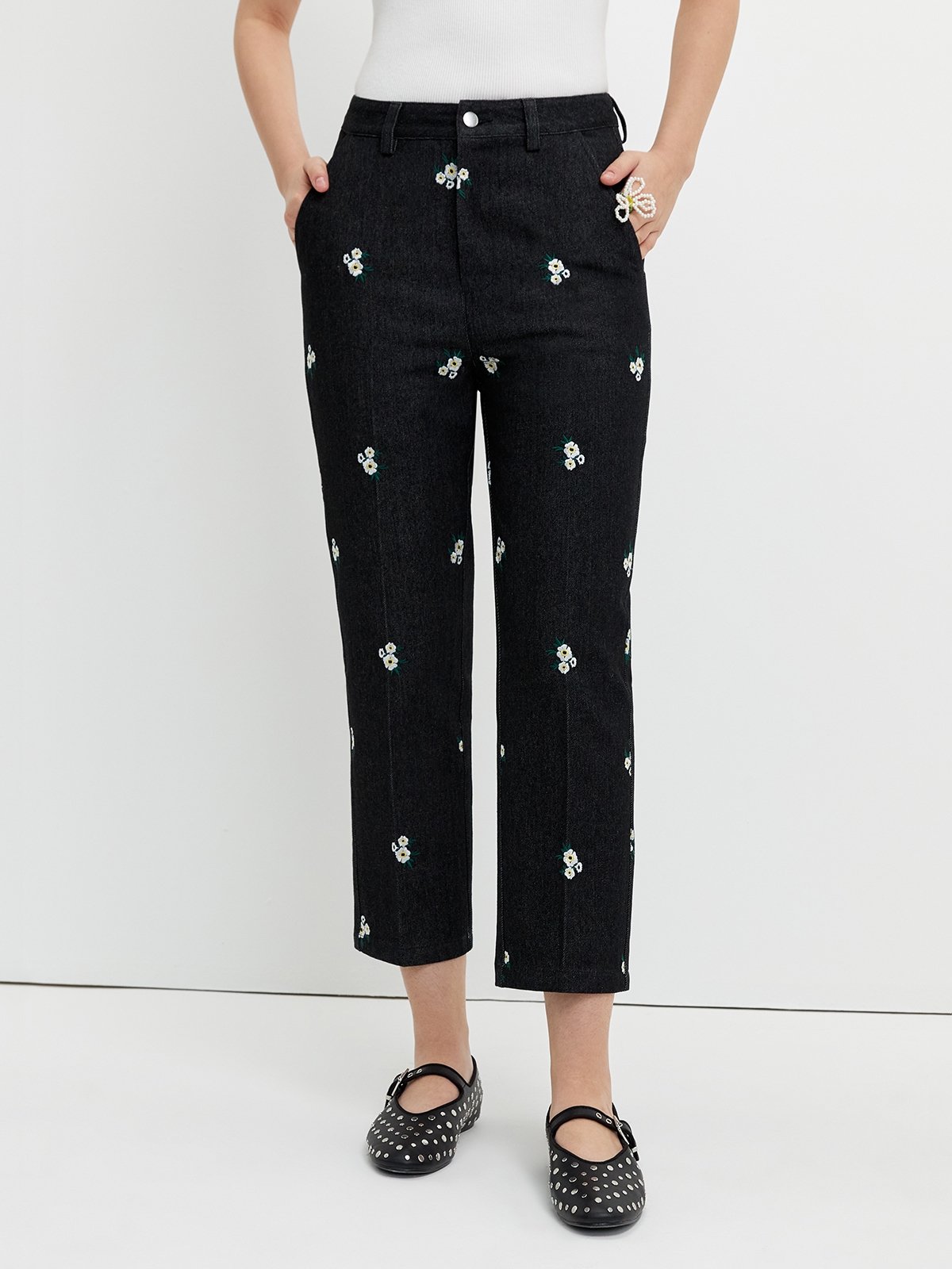 Floral Embroidery Jeans - Black - Pomelo Fashion